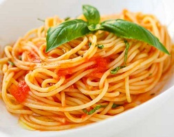 Spaghetti, tomatoes and basil