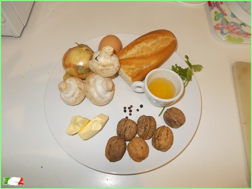 Crostini with mushrooms ingredients