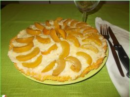 PEACHES IN SYRUP CAKE dish