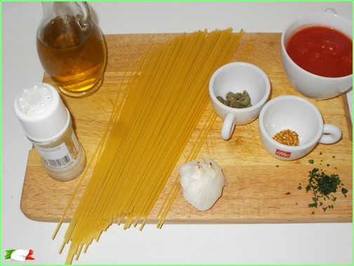 SPAGHETTI TOMATO SAUCE AND CAPERS ingredients