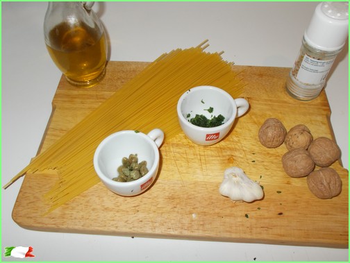 SPAGHETTI WITH WALNUTS ingredients