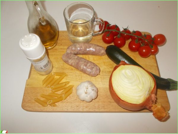 PENNE-ZUCCHINI-AND-SAUSAGES-ingredients
